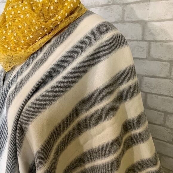 Gap Gray & White striped fringed poncho - S - Picture 5 of 7